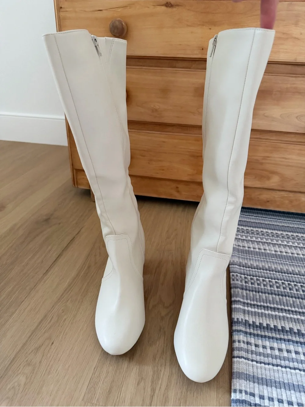 Knee-High Women's Boots in Cream New Without Tags